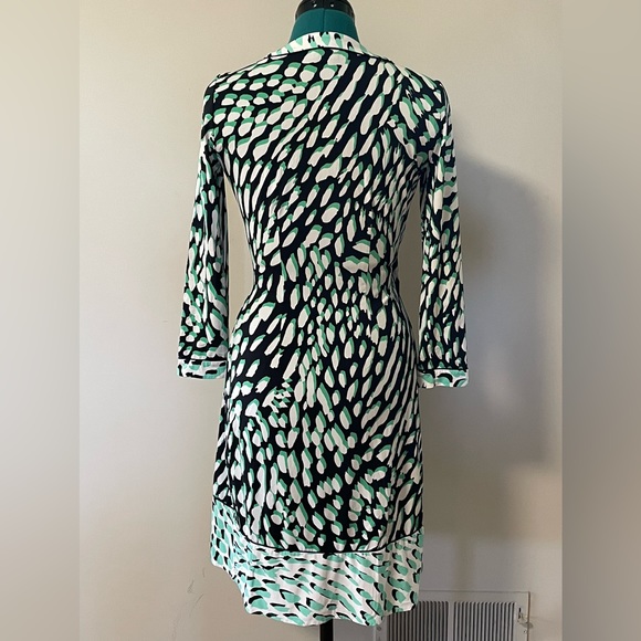 BCBGMaxAzria Green White Black Wrap Abstract Ruffle Dress - Picture 7 of 13